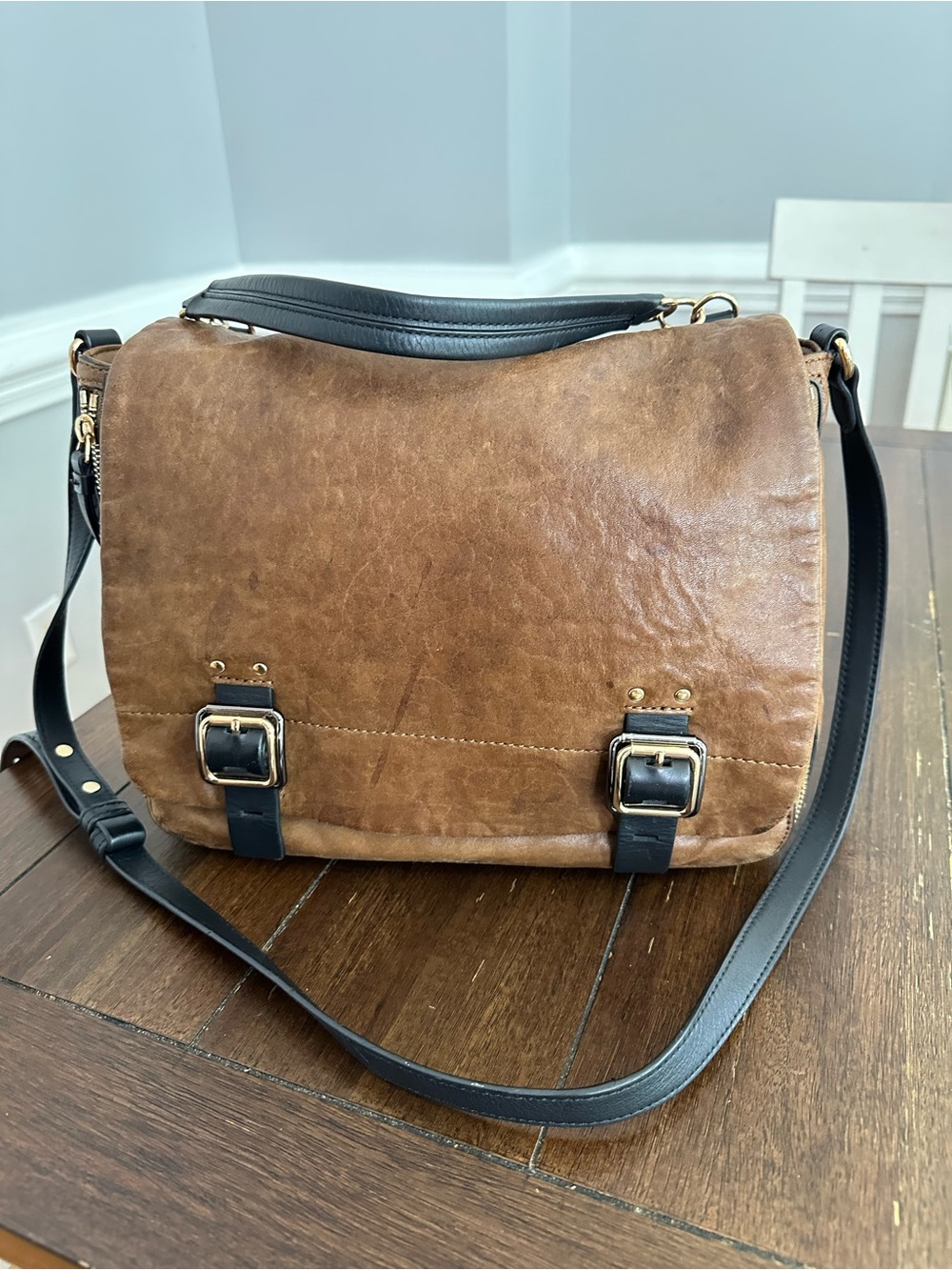 Vince Camuto Zelos flap messenger bag